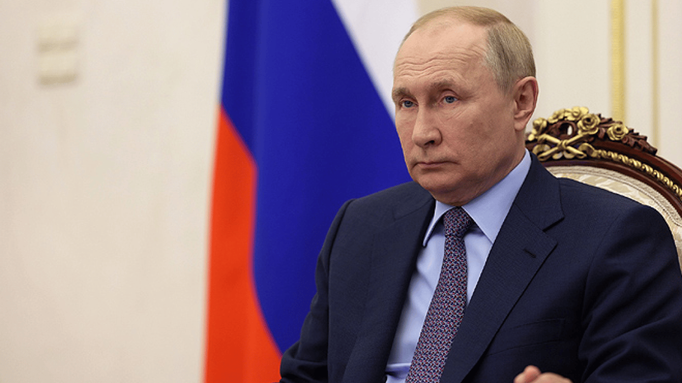 Путіна можуть вигнати з кремля, — ексголова Генштабу Британії