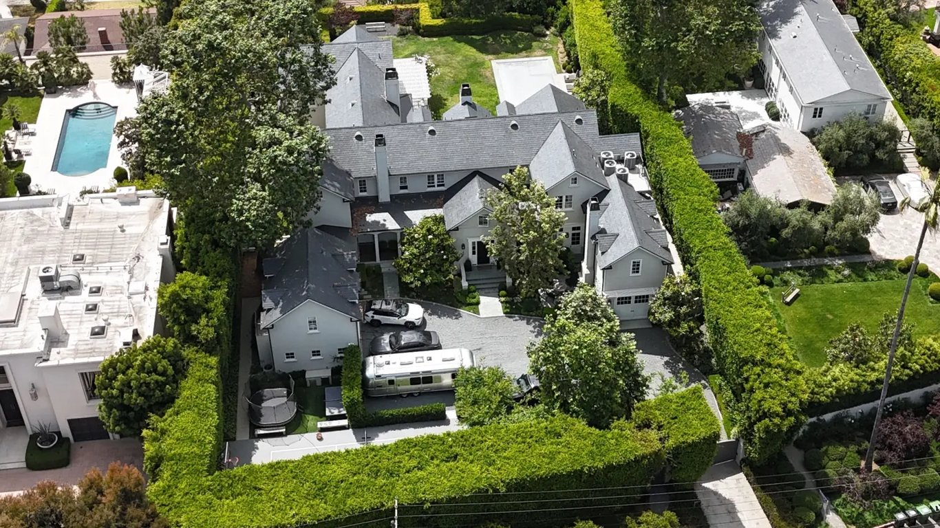 Джей Ло планує придбати маєток по сусідству з Беном Аффлеком