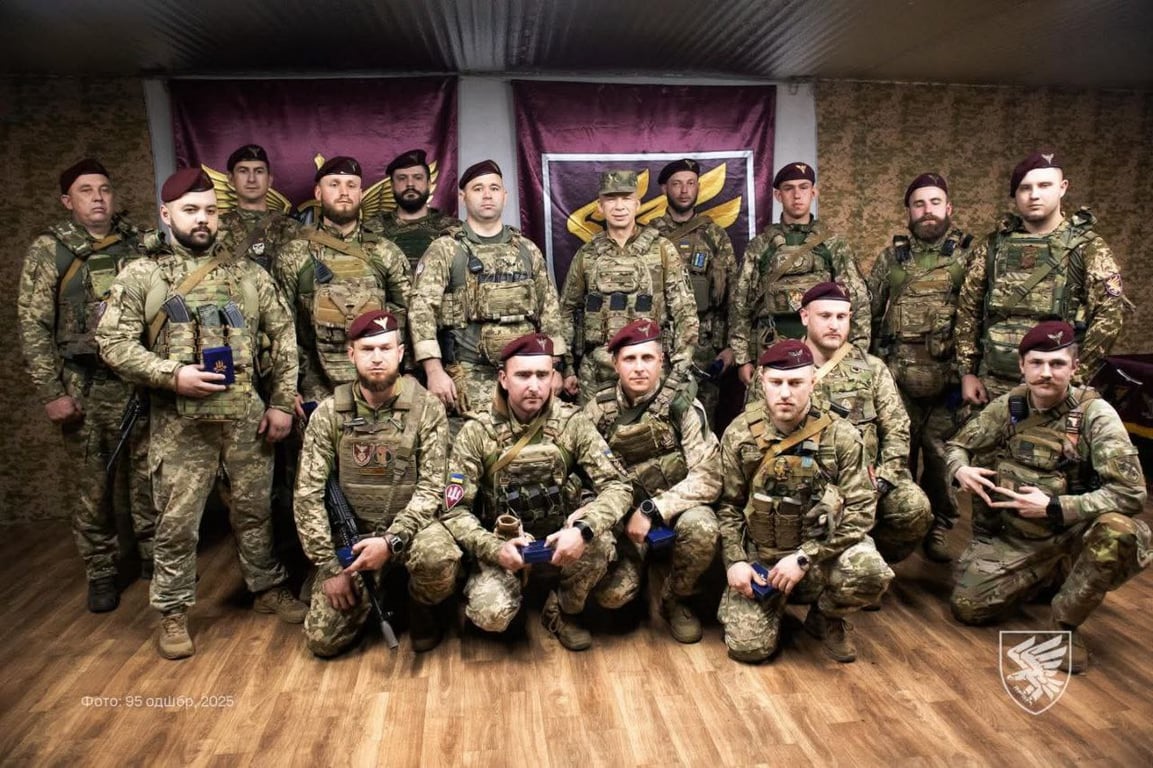 Сирський вручив нагороди Поліським десантникам