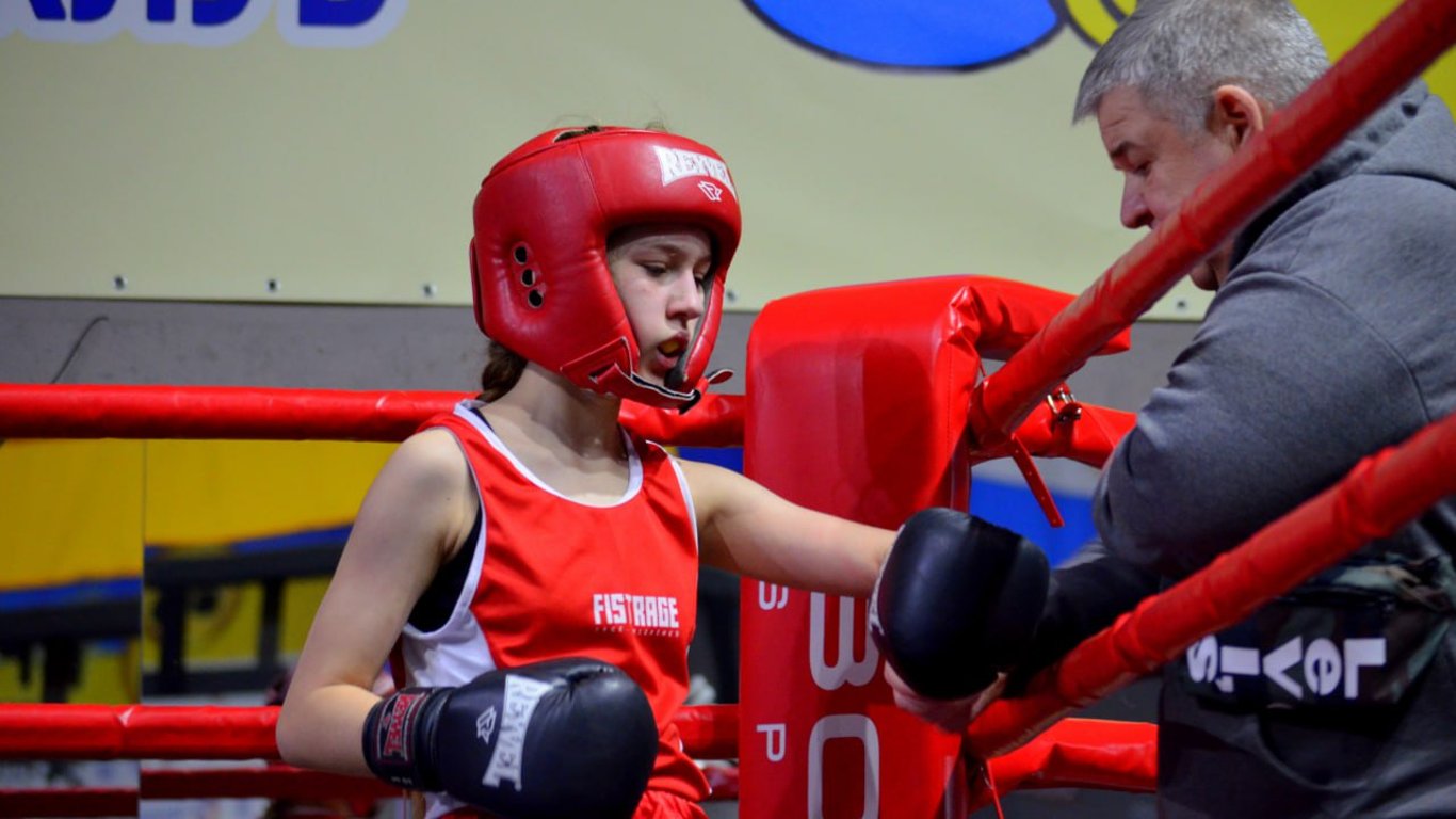 Юные боксеры из Одессы помогают ВСУ с первого дня войны