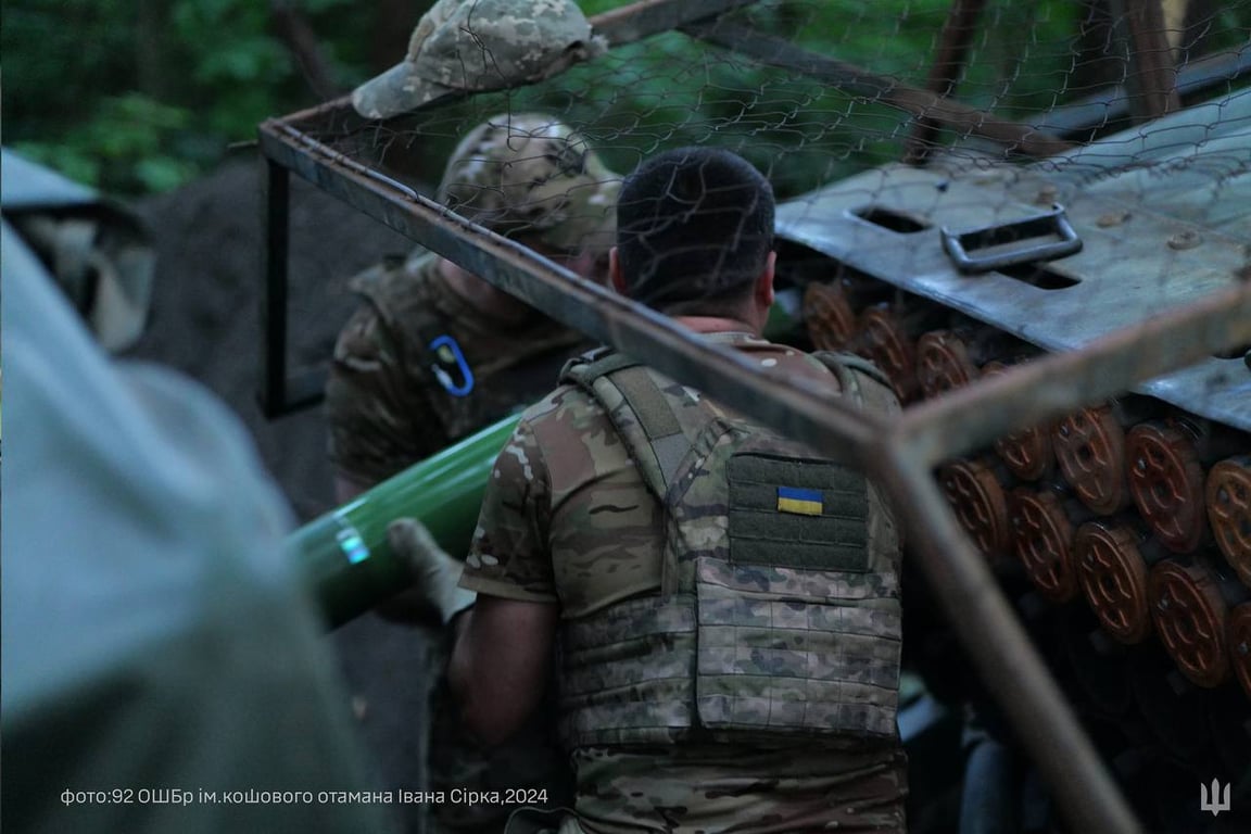 Зеленский поблагодарил украинских защитников - фото 1
