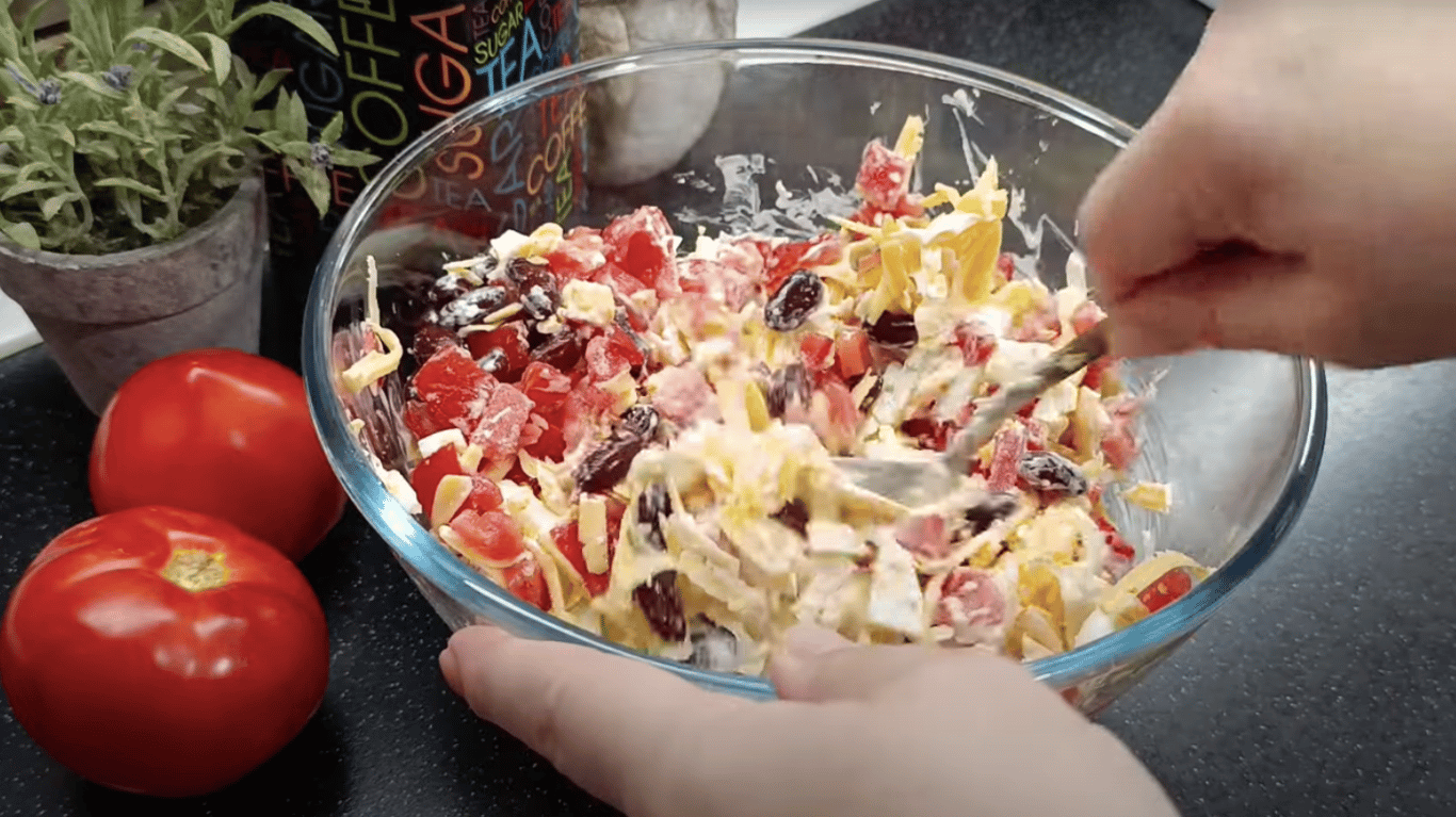 салат з яйцями та квасолею