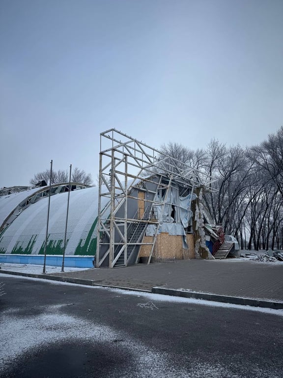 зруйнований спорткомплекс на Харківщині
