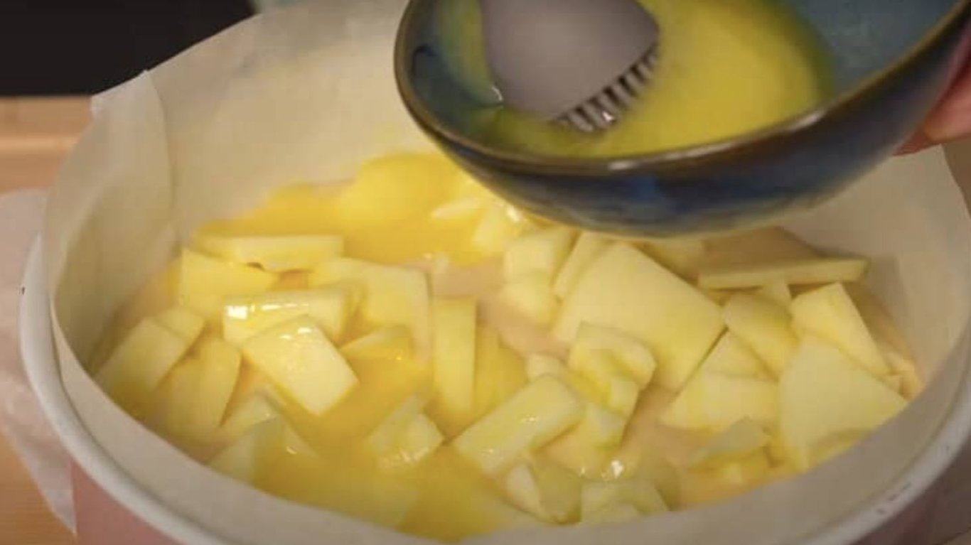 рецепт домашньої вологої шарлотки