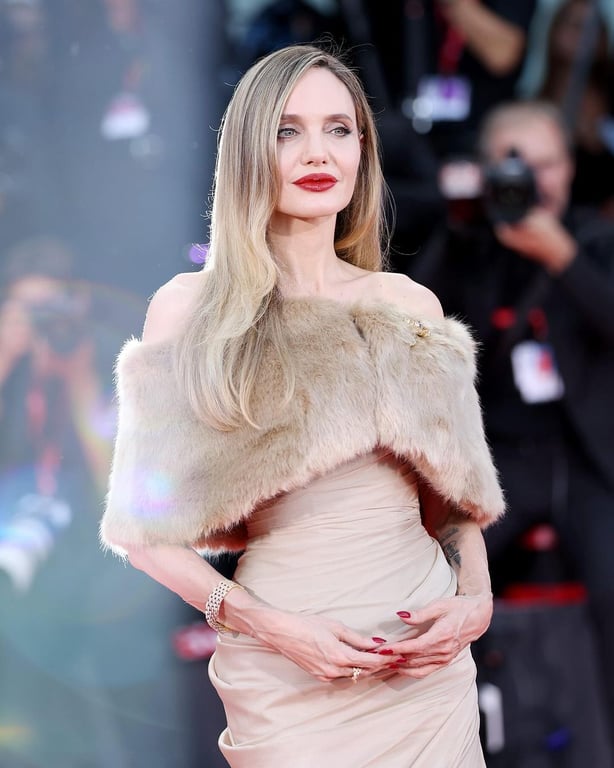 Анджеліна Джолі на Венеційському кінофестивалі. Фото: instagram/vanityfair