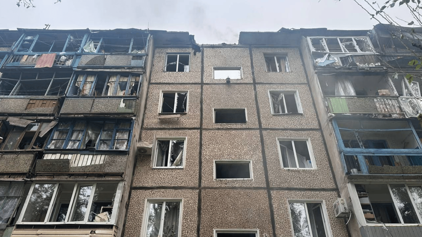 Attack on Kryvyi Rih on October 10 - people are being rescued in a building damaged by a drone