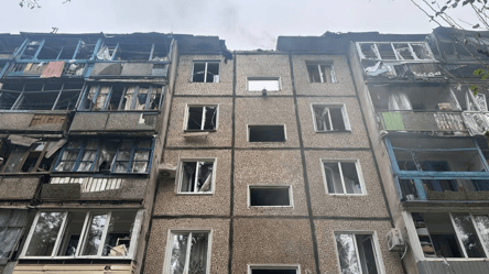 Russian drone struck residential building in Kryvyi Rih — photos from the site - 290x166