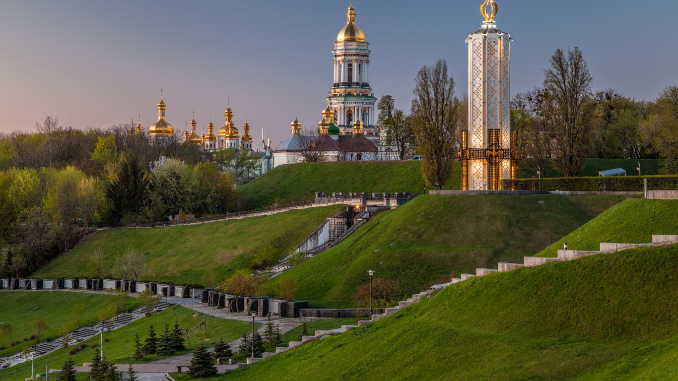 Киевзеленстрой хочет потратить 5 млн грн на ремонт лестницы в парке "Вечной славы"