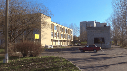 На Одещині відремонтують навчальний заклад, який постраждав від російської ракети - 285x160