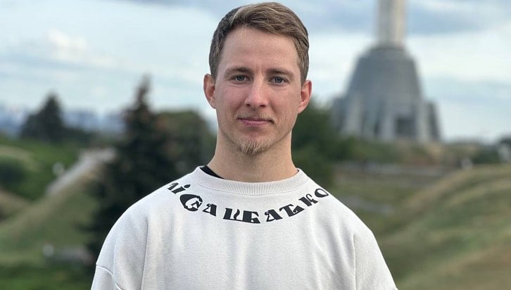 Ветеран войны и новый "Холостяк" Александр Терен планирует писать продолжение своей автобиографии - фото 1