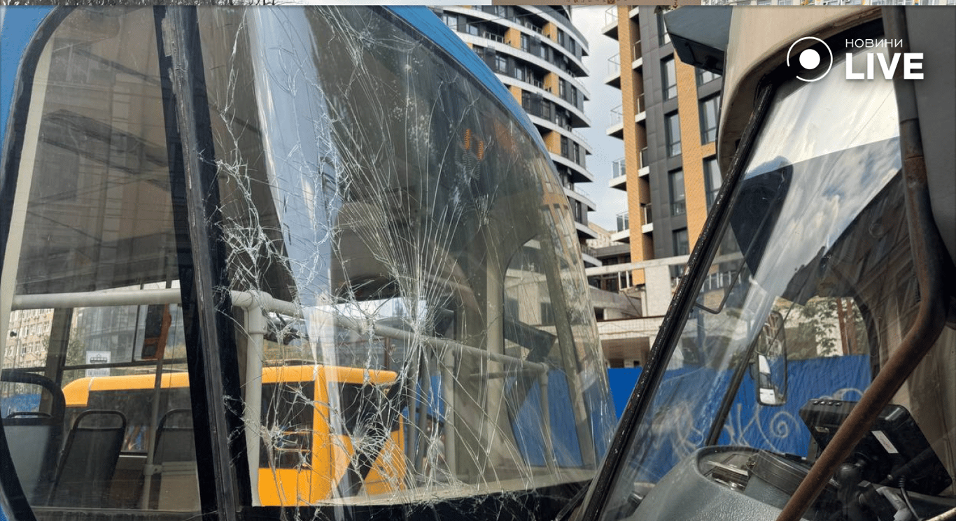 в Киеве трамвай вызвал ДТП