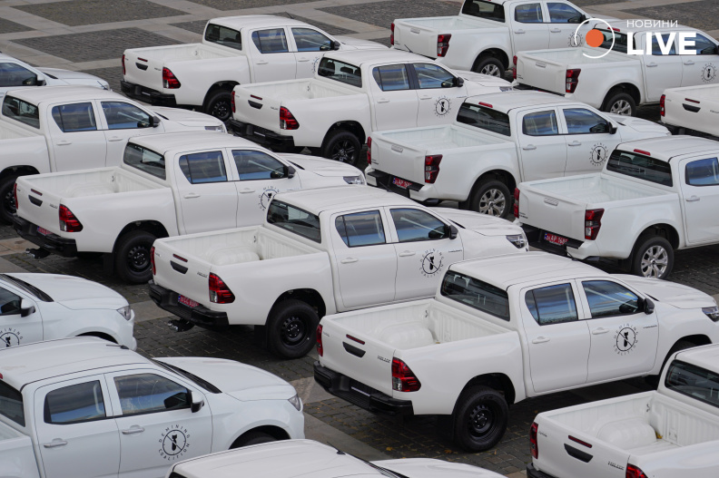 пікапи для військових