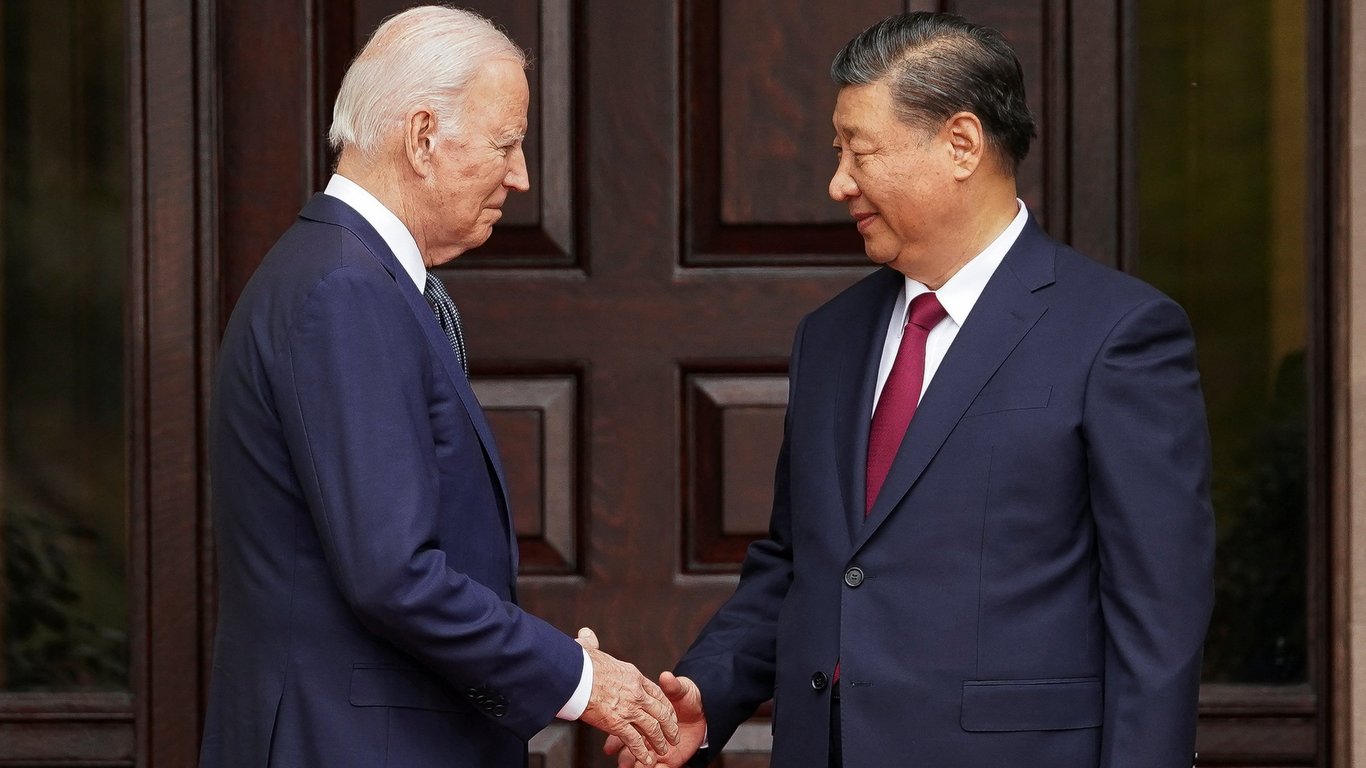 Президент США Джо Байден и глава КНР Си Цзиньпин встретились в Сан-Франциско