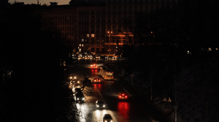 В Укрэнерго сообщили, как будут выключать свет завтра - 304x171