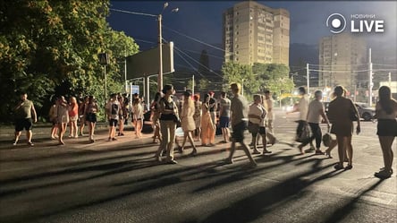 В Одесі люди перекрили дорогу через проблеми зі світлом в ЖК "Омега" - 285x160