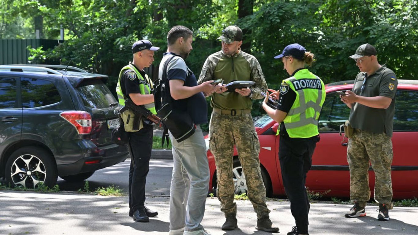 Мобилизация в Украине — кто имеет право проверять военно-учетные документы