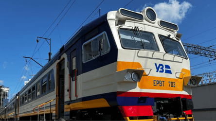 Укрзалізниця повідомила про масові затримки поїздів — список - 285x160