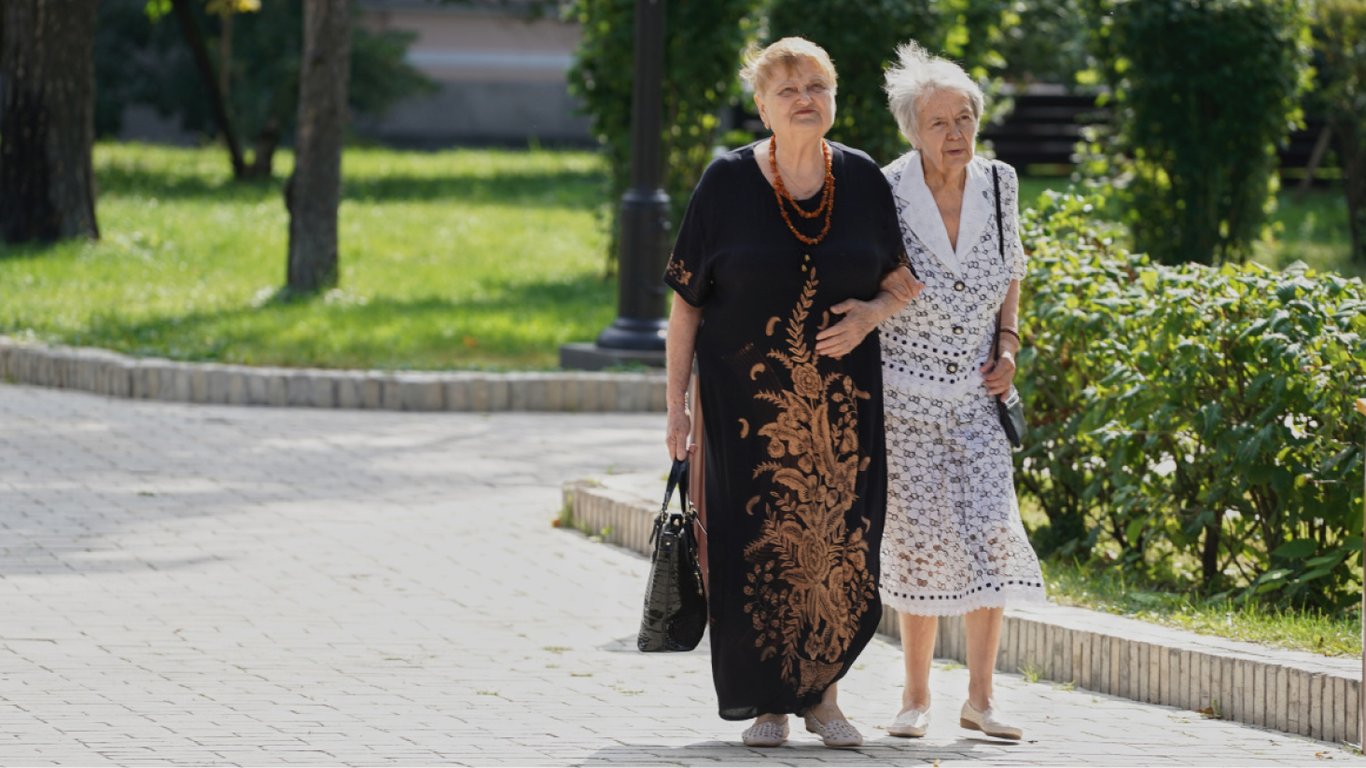 Пенсії в Україні — кому з людей похилого віку доплатять 800 грн