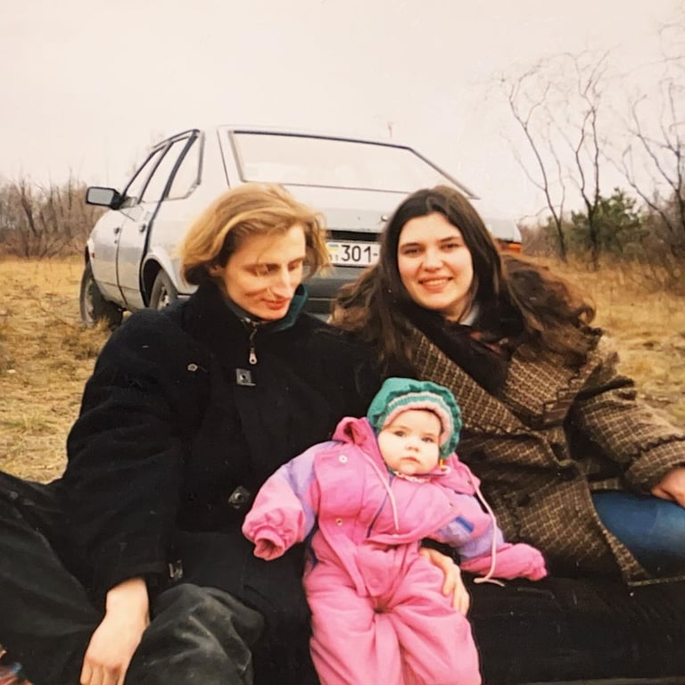 Ангеліна Усанова з батьками. Фото: instagram.com/usanova.life/