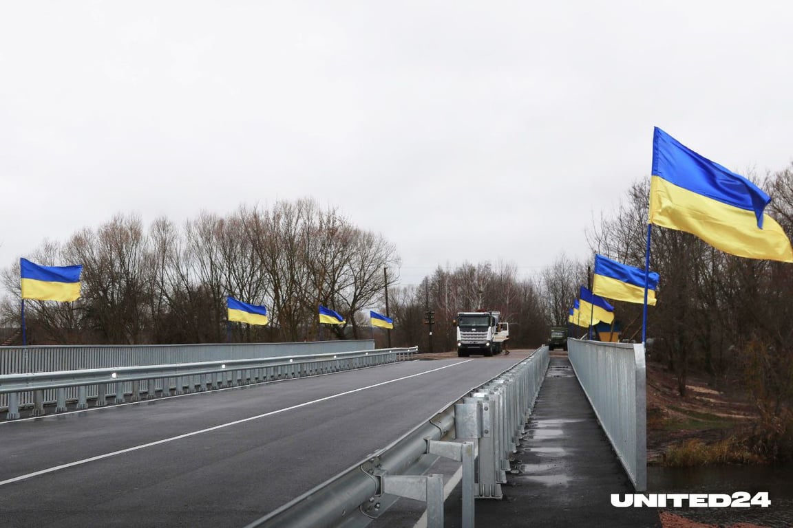 Мост, который восстановили между Киевом и Житомиром