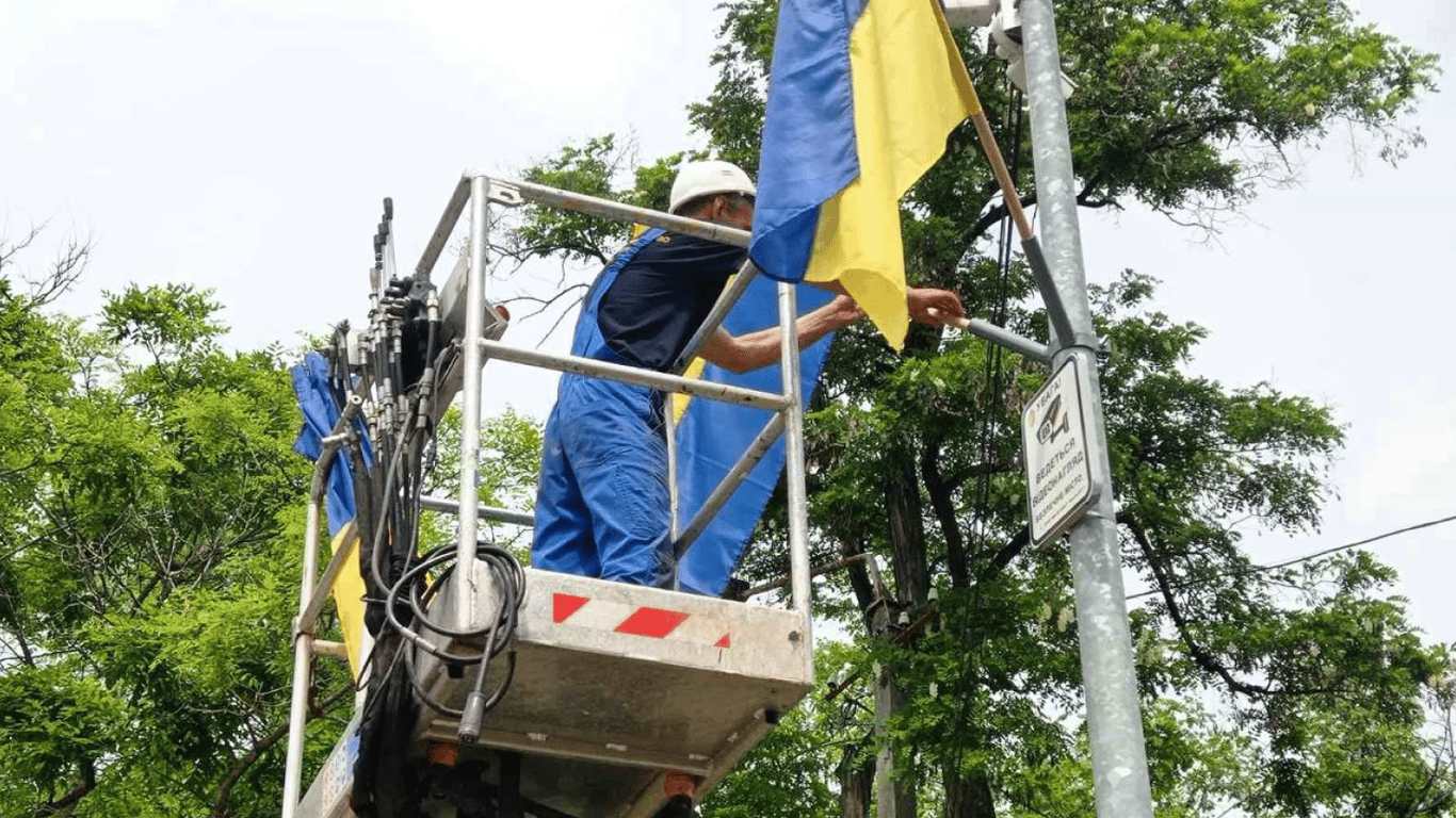 В Одесской области компания сорвала с дома культуры флаги Украины и ЕС