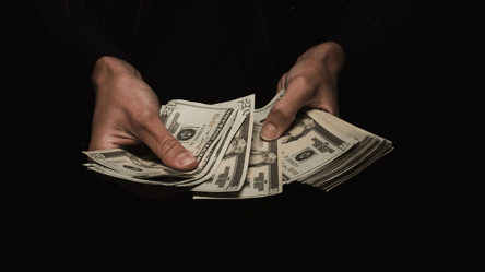 Долар підкинув сюрприз — що сталося з курсом на чорному ринку - 285x160