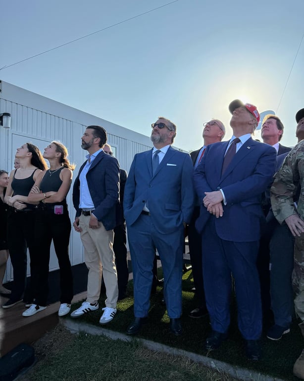 Дональд Трамп з родиною на запуску ракети Ілона Маска