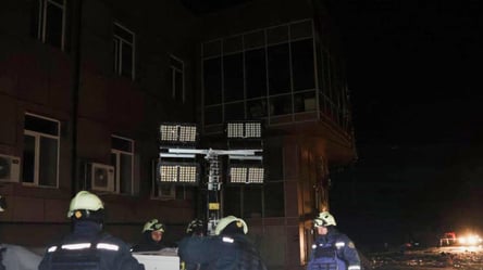 Россия атаковала жилые дома в Запорожье — первые кадры - 290x166