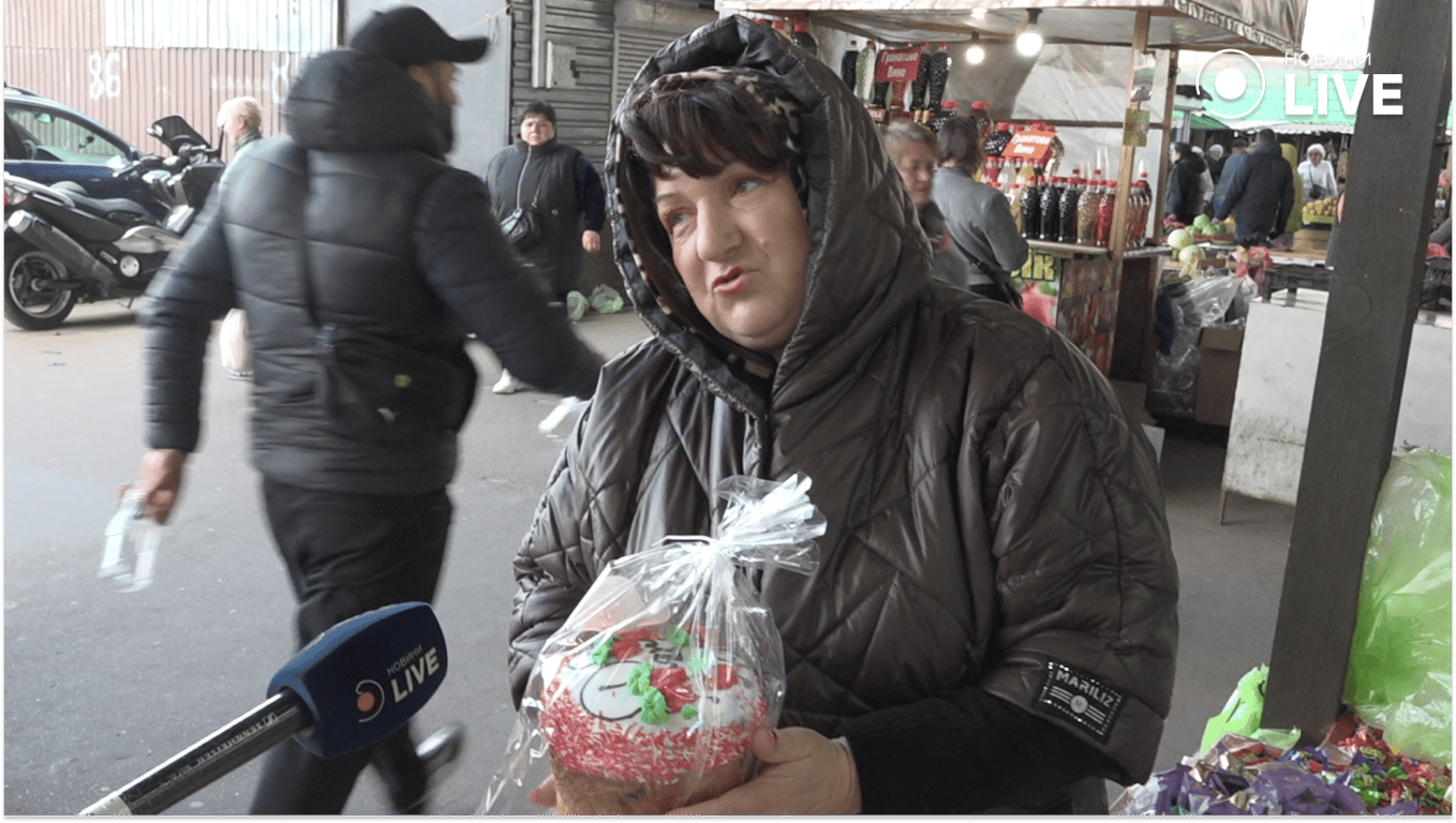 Ціни на Привозі перед Великоднем: скільки коштує паска та продукти - фото 1