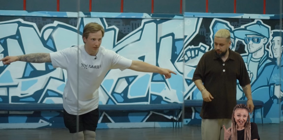 Новий "Холостяк" Олександр Терен підірвав мережу запальними танцями з Монатіком — відео - фото 1