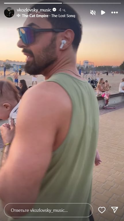 Віталій Козловський показався на прогулянці з шестимісячним сином - фото 2