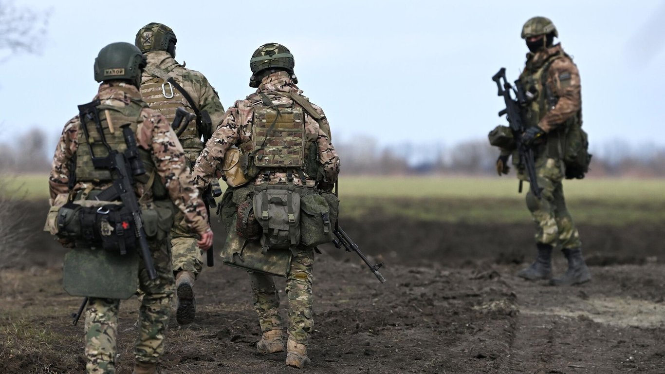 Прикордонники показали, як окупанти на Харківщині кинули товаришів на полі бою (ВІДЕО)