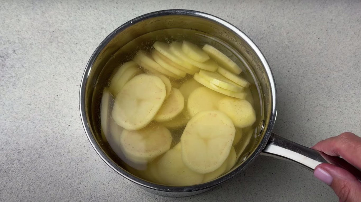 Картопляний пиріг зі шпинатом за рецептом переможниці Мастер Шеф Лізи Глінської