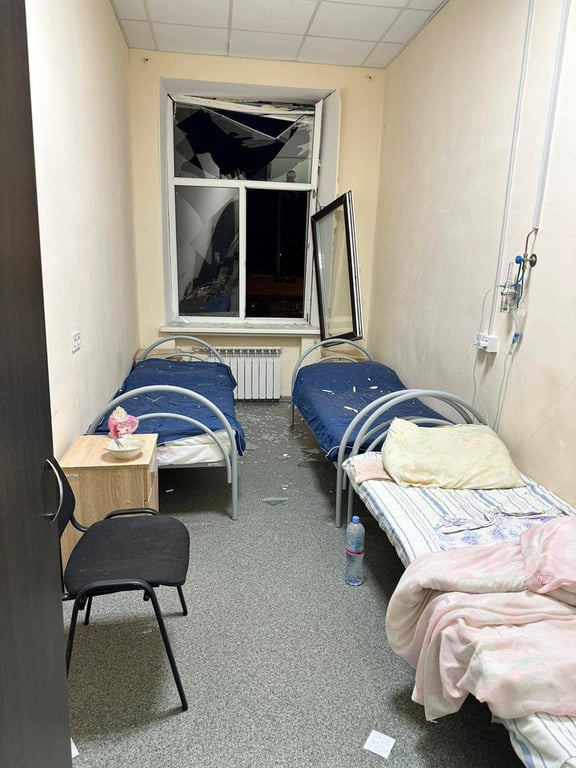 Разрушение в больнице в результате обстрела Харькова