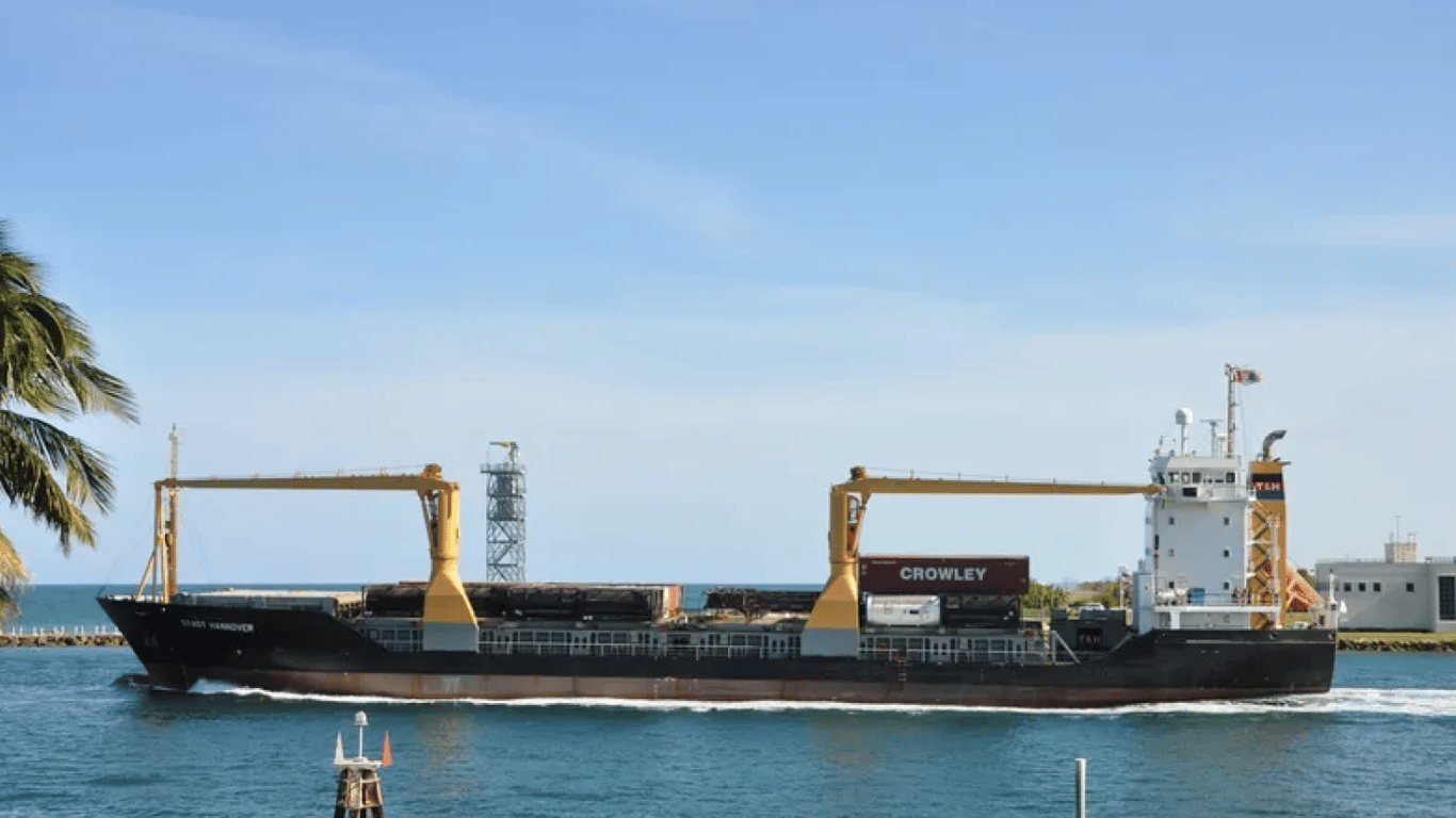 Первое судно с контейнерами в порту Черноморска — работа портов не останавливается