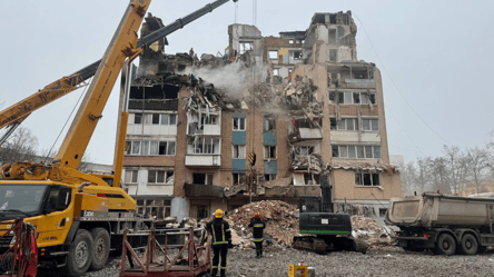 Триває розбір завалів у Тернополі — фото - 285x160