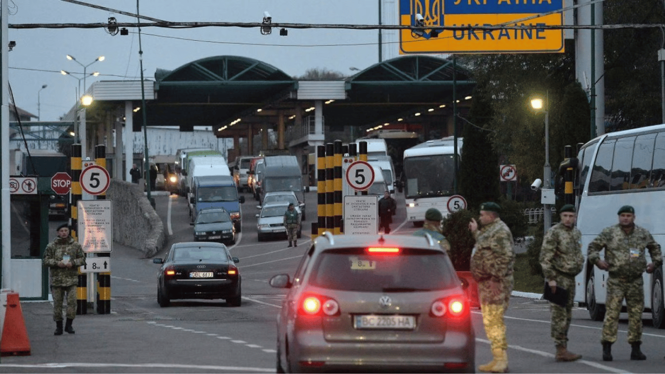 Очереди на границе Украины сегодня 15 августа — где водителям придется подождать