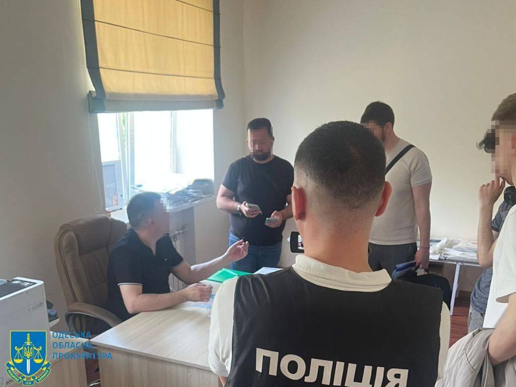 Стало відомо, хто в Одесі допомагав ухилянтам з документами - фото 3