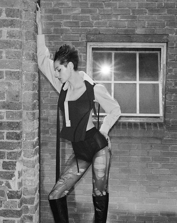 Актриса Эмма Коррин в фотосессии в журнале