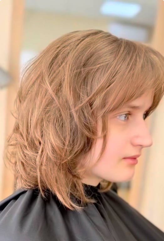 Стрижка шеггі продовжує бути в тренді