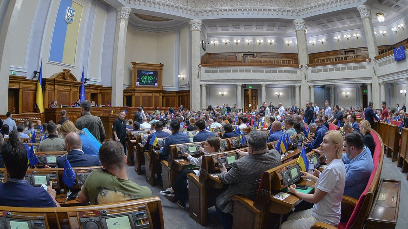 В Раде проголосовали за увольнение министра Кубракова