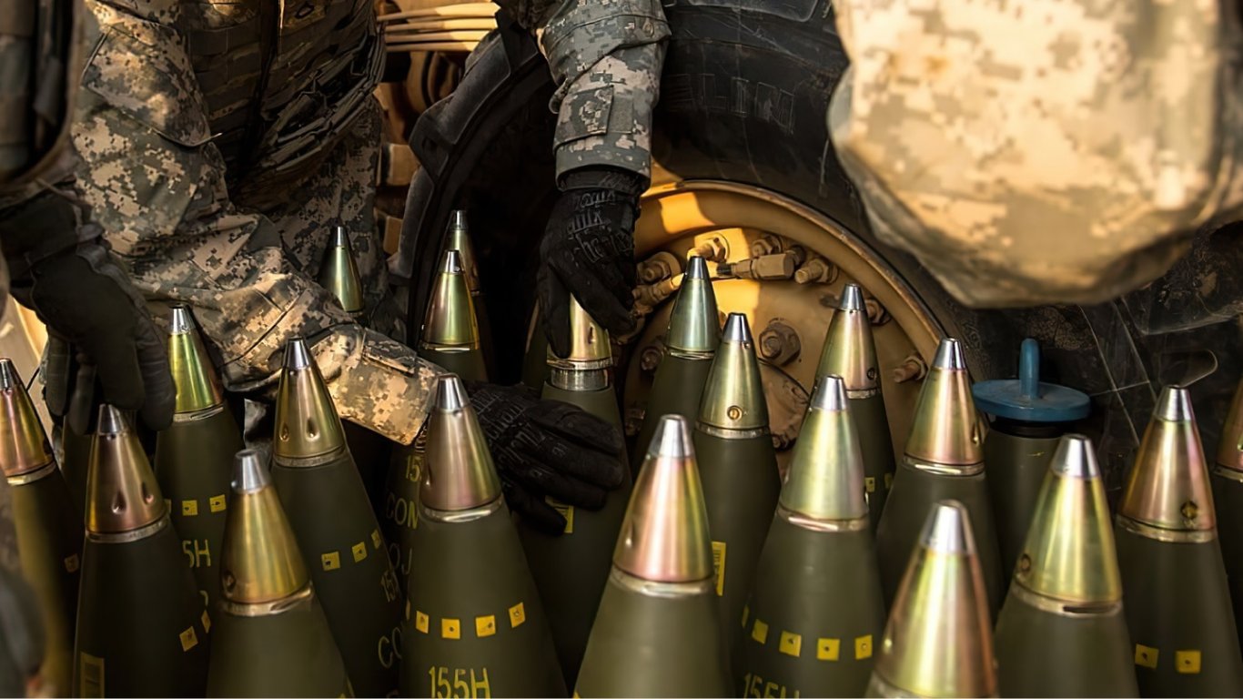 Испания присоединилась к инициативе по закупке артиллерийских снарядов для Украины
