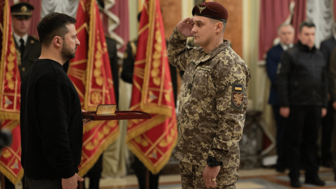 Зеленский вручил украинским десантникам государственные награды