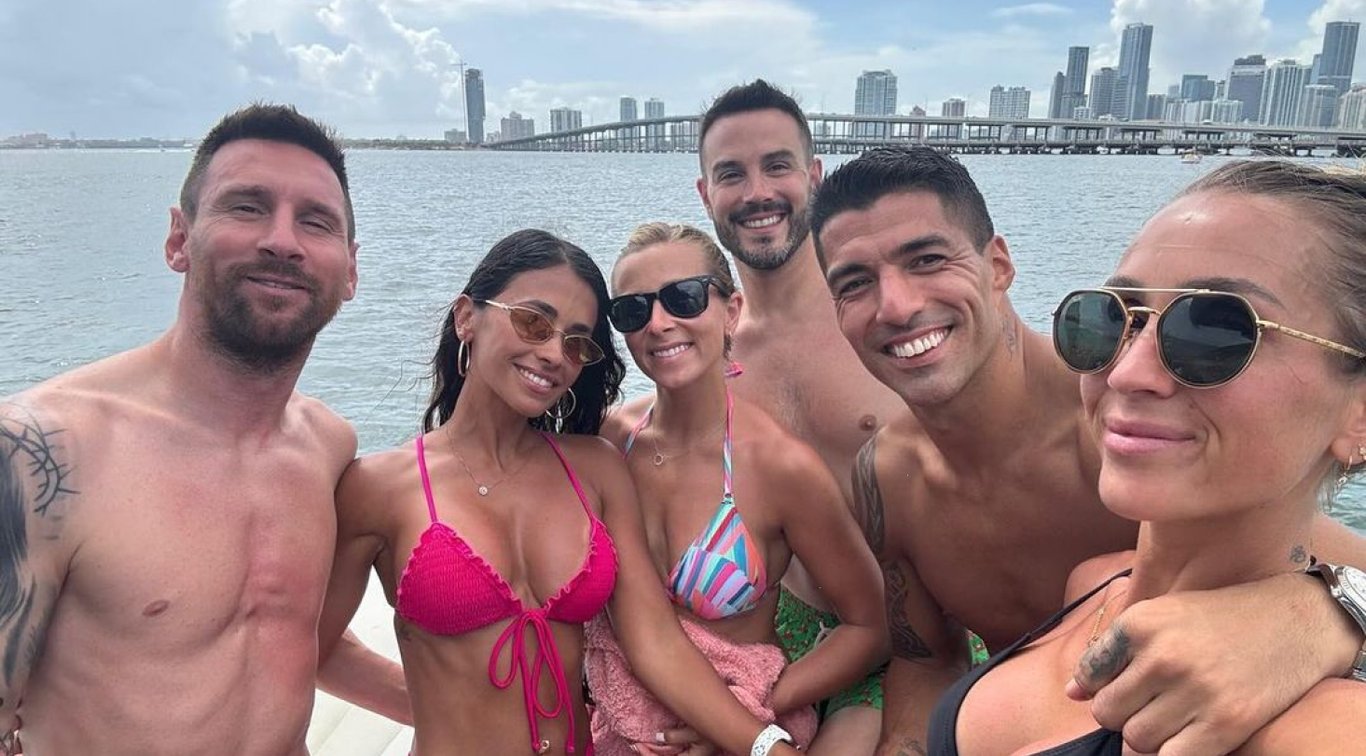 Лионель Месси и Луис Суарес с женами