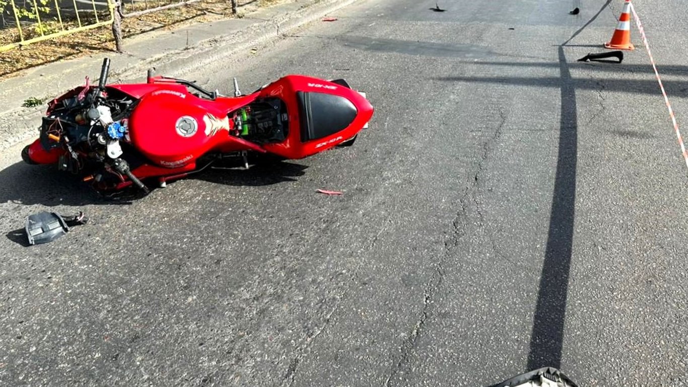 "Йшов на червоне": в Одесі мотоцикліст збив пішохода
