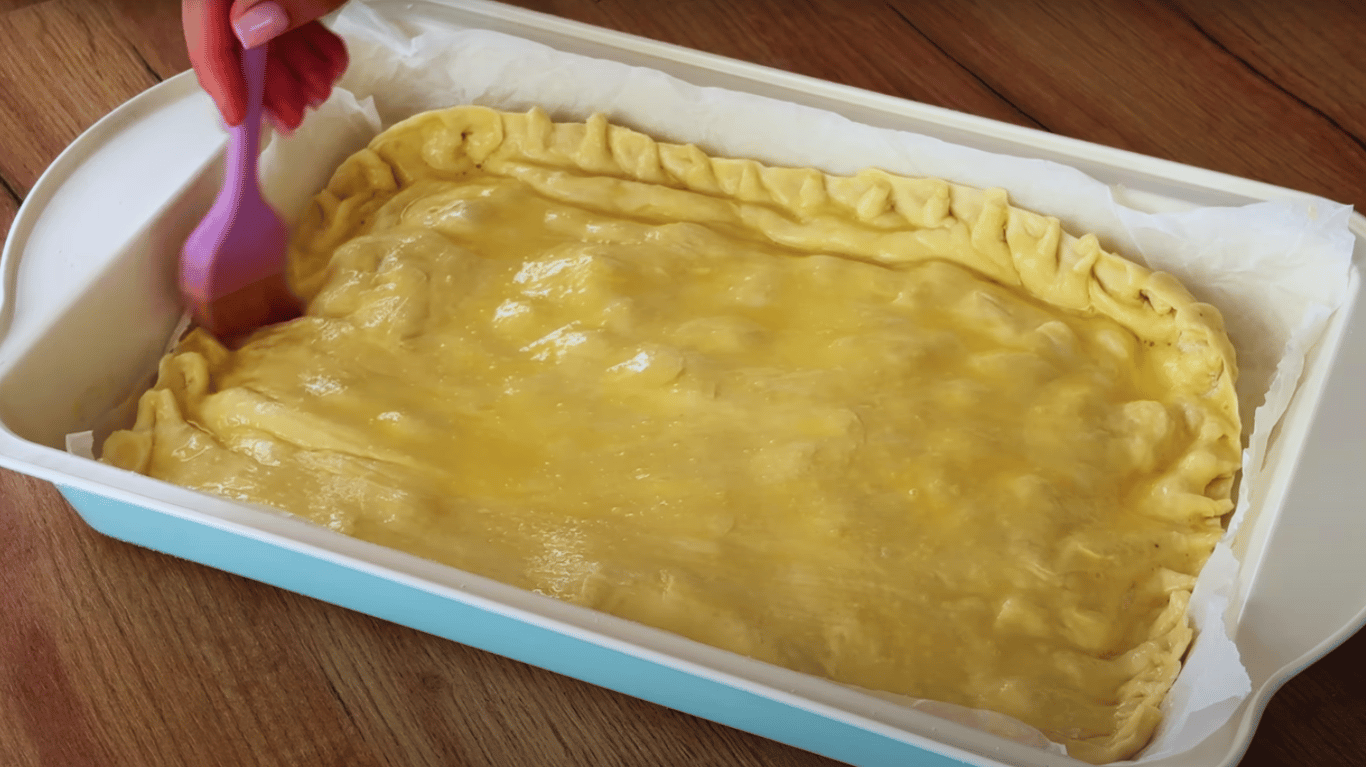 пиріг з куркою, грибами та вершками