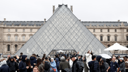 У Франції затримали двох підозрюваних у пограбуванні Лувру - 285x160