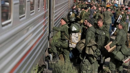 На окупованій частині Запоріжжя російські загарбники мобілізують чоловіків віком 60+ - 285x160