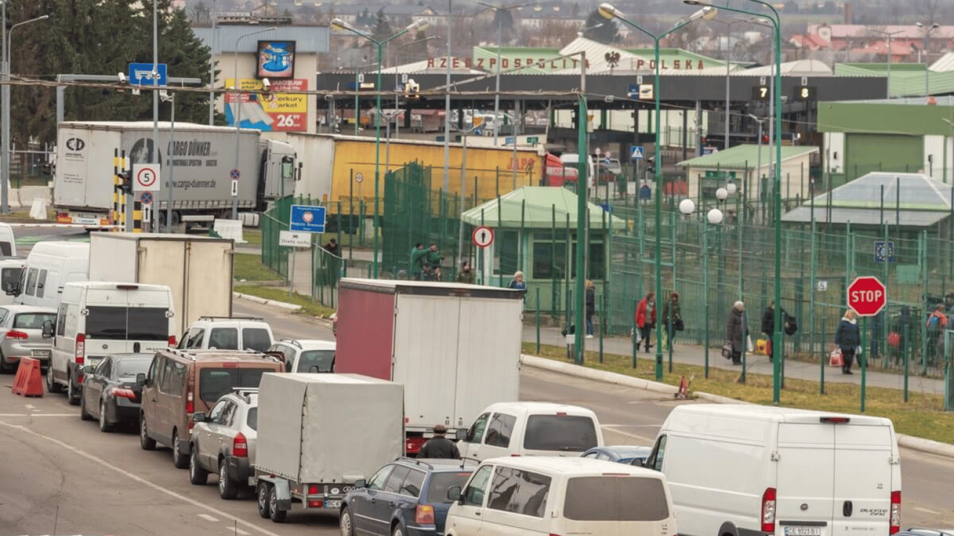 Черги на виїзд: яка ситуація на кордоні України 31 травня