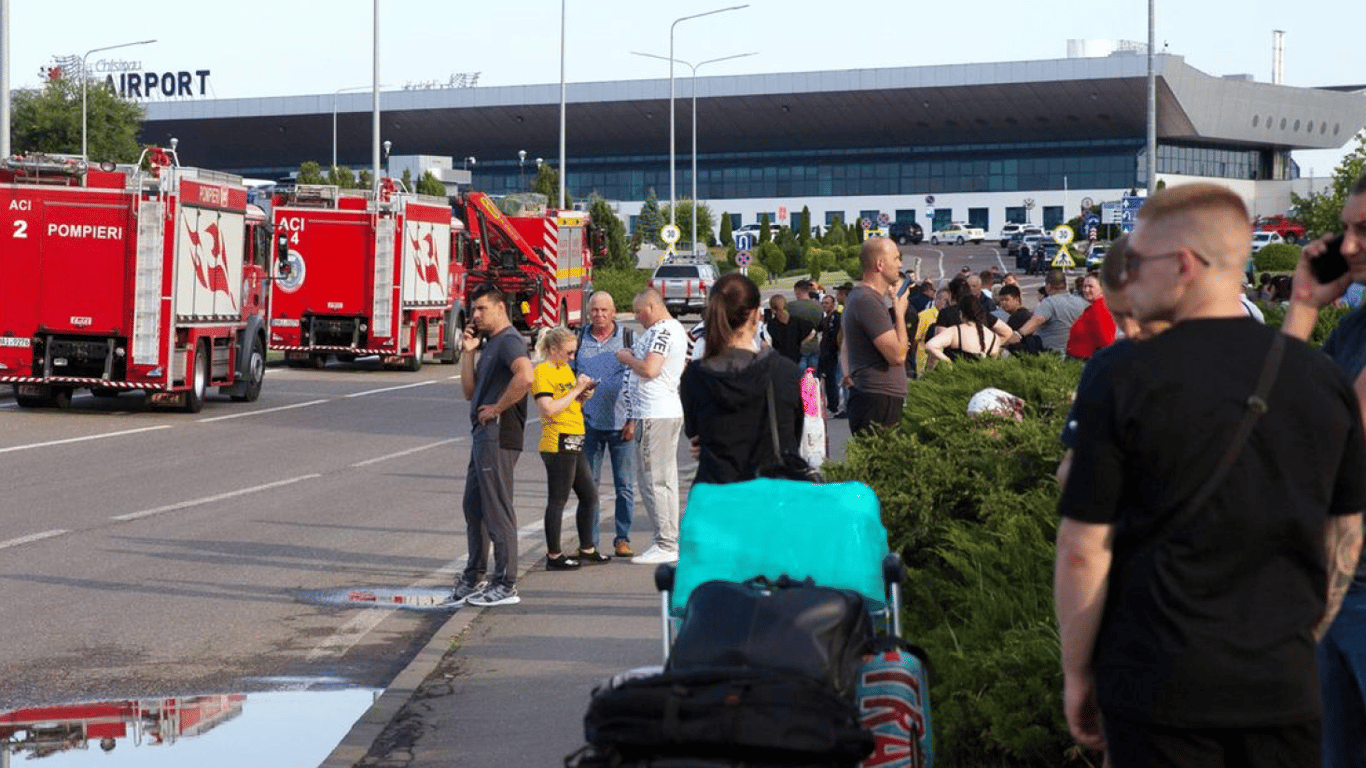 З аеропорту Кишинева евакуювали всіх пасажирів — що загрожувало людям